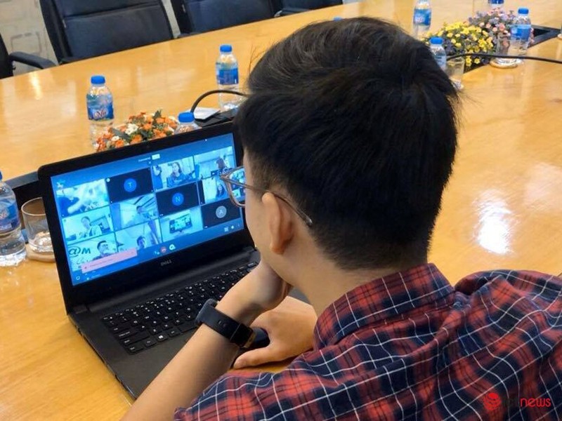 Phát triển và cho ra mắt các nền tảng số là giải pháp đột phá để thúc đẩy nhanh tiến trình chuyển đổi số tại Việt Nam. Phát triển và cho ra mắt các nền tảng số là giải pháp đột phá để thúc đẩy nhanh tiến trình chuyển đổi số tại Việt Nam.