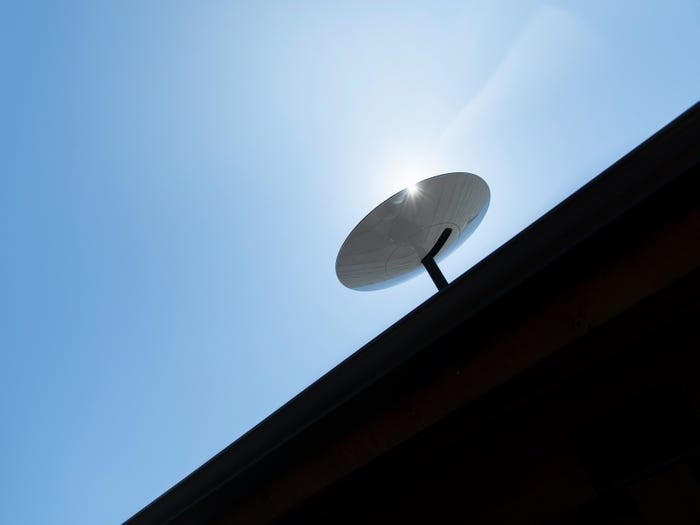 Thiết bị đầu cuối dùng để tiếp nhận sóng Internet vệ tinh của Starlink. Ảnh: SpaceX.