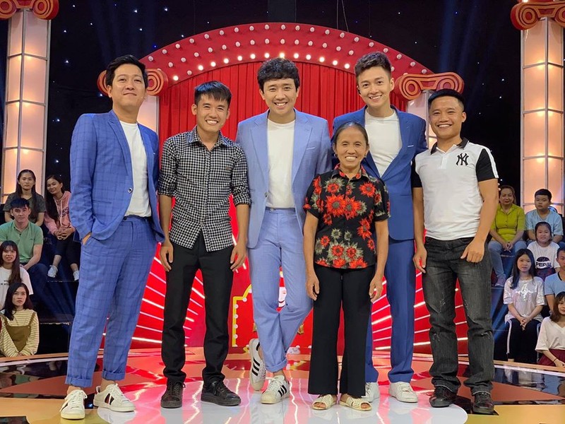 Bà Tân gây tranh cãi khi lấn sân vào môi trường showbiz. Ảnh: FBNV.