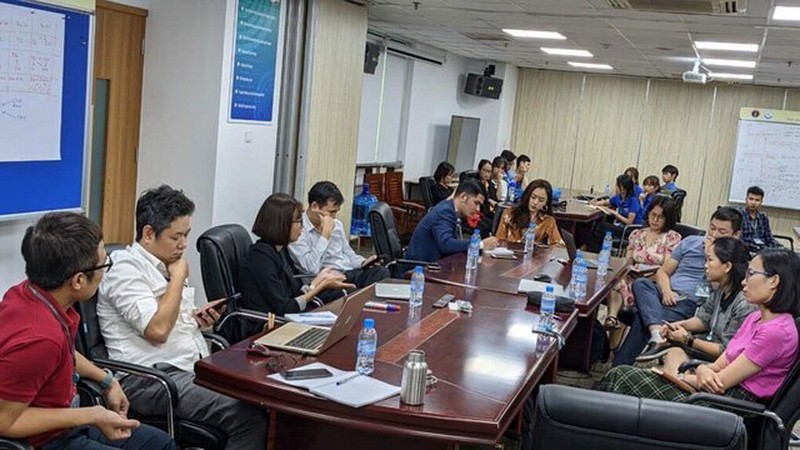 Mỗi ngày, các thành viên của nhóm điều phối đều họp để tổng hợp công việc trong ngày.