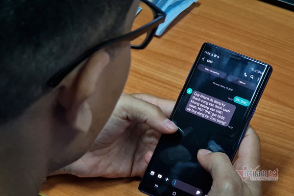 Người dùng di động có thể đăng ký vào Danh sách không quảng cáo của Bộ TT&TT. Khi đã ở trong danh sách này, người gửi tin nhắn hoặc gọi điện quảng cáo tới số điện thoại của người dùng sẽ bị xử lý theo quy định của pháp luật. Ảnh: Trọng Đạt Người dùng di động có thể đăng ký vào Danh sách không quảng cáo của Bộ TT&TT. Khi đã ở trong danh sách này, người gửi tin nhắn hoặc gọi điện quảng cáo tới số điện thoại của người dùng sẽ bị xử lý theo quy định của pháp luật. Ảnh: Trọng Đạt