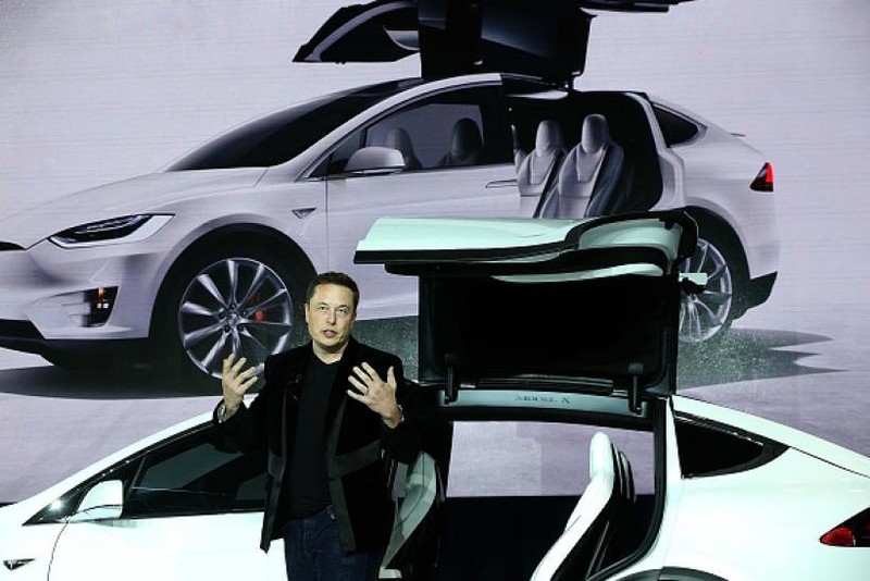 Trong khi giấc mơ "Apple car" dần rơi vào quên lãng thì Elon Musk đưa Tesla thành ngôi sao sáng của ngành công nghiệp ôtô.
