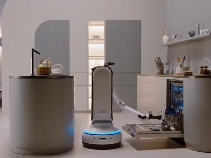 Robot Samsung có thể sử dụng máy rửa bát.
