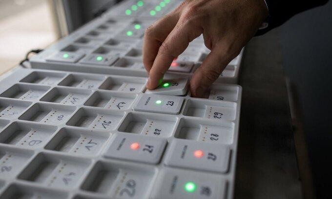 Các cảm biến SafeZone được triển khai ở nhà máy của Henkel. Ảnh: NY Times.