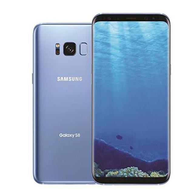 Nhiều nguồn tin cho rằng Bill Gates sử dụng một chiếc Samsung Galaxy S8 phiên bản đặc biệt, tích hợp sẵn các ứng dụng quan trọng của Microsoft. Nhiều nguồn tin cho rằng Bill Gates sử dụng một chiếc Samsung Galaxy S8 phiên bản đặc biệt, tích hợp sẵn các ứng dụng quan trọng của Microsoft.
