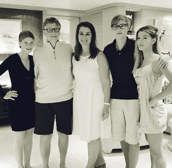 Hình ảnh mới nhất của Rory có đầy đủ cả gia đình Hình ảnh mới nhất của Rory có đầy đủ cả gia đình