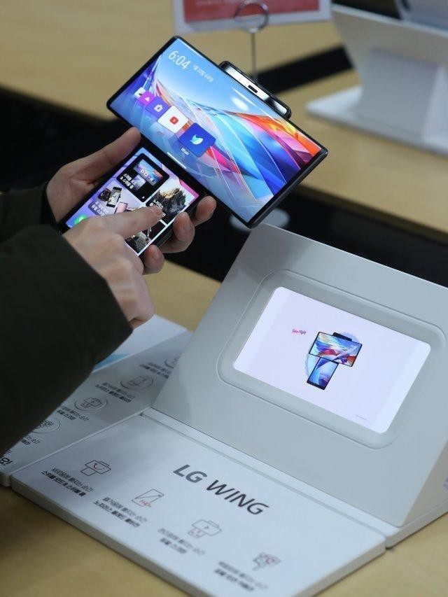 LG Wing là sản phẩm thất bại của LG. (Ảnh: dongA)
