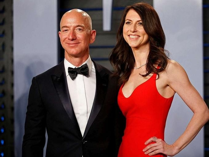 Jeff Bezos và vợ cũ MacKenzie Bezos tại Tiệc trao giải Oscar 2018. Ảnh: Reuters.