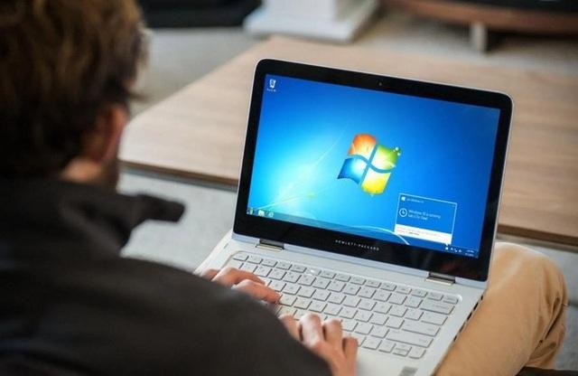 Windows 7 vẫn là một hệ điều hành được nhiều người yêu thích, nhưng giờ đây tiềm ẩn nhiều nguy cơ về bảo mật do không còn được Microsoft hỗ trợ. Windows 7 vẫn là một hệ điều hành được nhiều người yêu thích, nhưng giờ đây tiềm ẩn nhiều nguy cơ về bảo mật do không còn được Microsoft hỗ trợ.