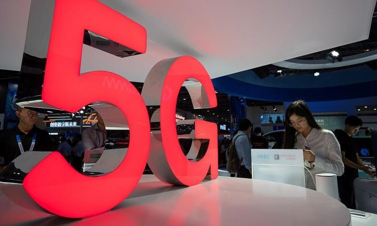 Quảng cáo 5G tại một hội chợ công nghệ ở Trung Quốc hồi năm 2019. Ảnh: AFP.