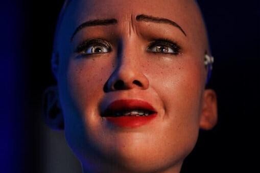 Con người thường thể hiện ít nghĩa vụ đạo đức, kém hợp tác hơn khi tiếp xúc với AI. Ảnh: AP.