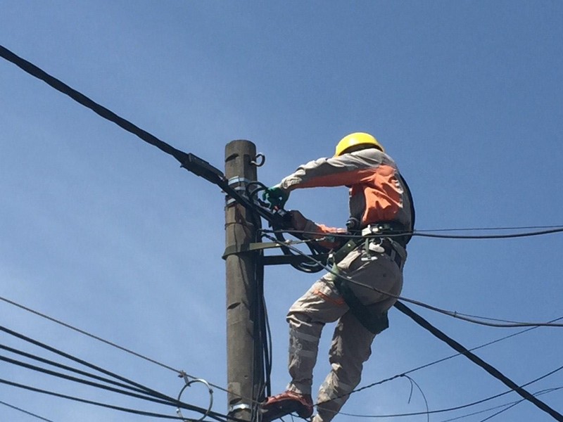 Luôn đảm bảo ATLĐ, trang thiết bị bảo hộ đầy đủ, thao tác chuẩn cho công việc. Luôn đảm bảo ATLĐ, trang thiết bị bảo hộ đầy đủ, thao tác chuẩn cho công việc.