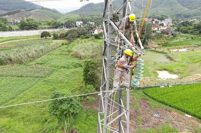EVNNPC tiếp tục đẩy nhanh tiến độ thi công các công trình điện, chuẩn bị tốt cơ sở vật chất cho hệ thống điện.
