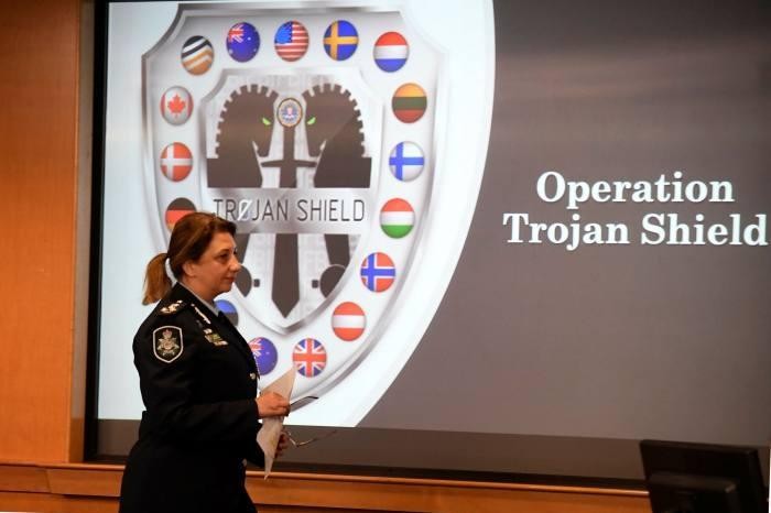 Buổi công bố chiến dịch Trojan Shield của FBI. Ảnh: AFP. Buổi công bố chiến dịch Trojan Shield của FBI. Ảnh: AFP.