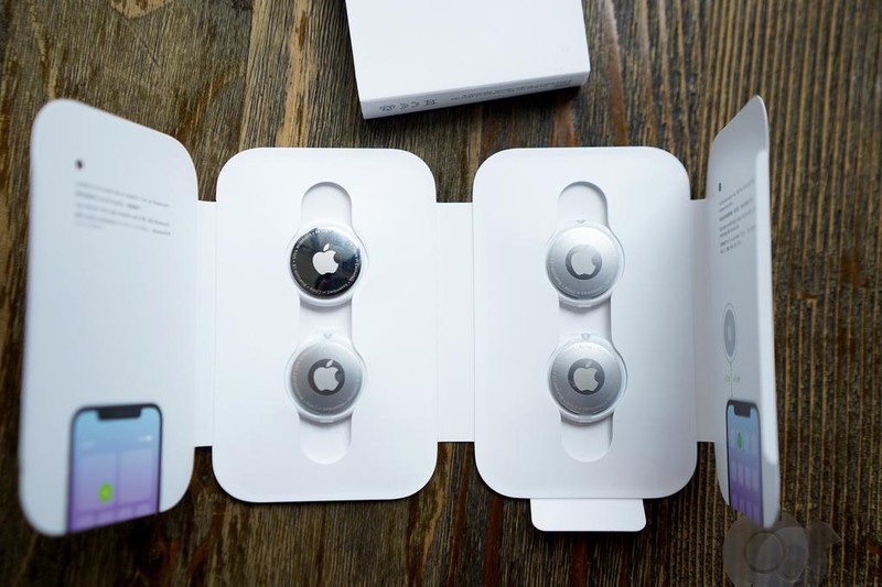 AirTag loại hộp 4 chiếc được nhiều người chọn mua chung để có giá rẻ hơn. AirTag loại hộp 4 chiếc được nhiều người chọn mua chung để có giá rẻ hơn.