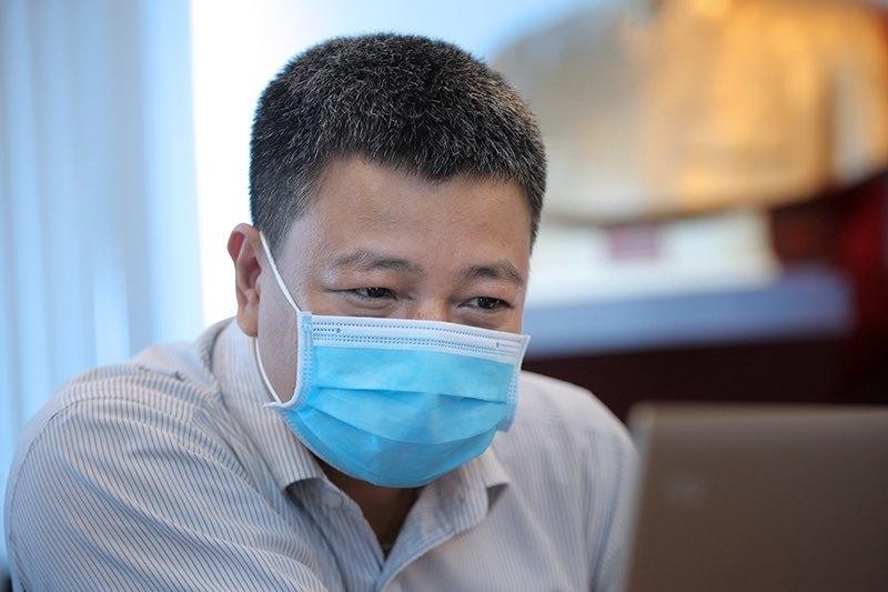 Ông Đỗ Công Anh, Phụ trách điều hành Cục Tin học hóa trong buổi giao lưu trực tuyến với bạn đọc về ứng dụng góp phần phòng chống dịch Covid-19. Ảnh: Lê Anh Dũng