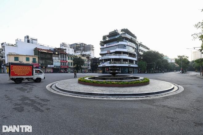 Hà Nội sẽ tiếp tục giãn cách xã hội toàn thành phố thêm 15 ngày.