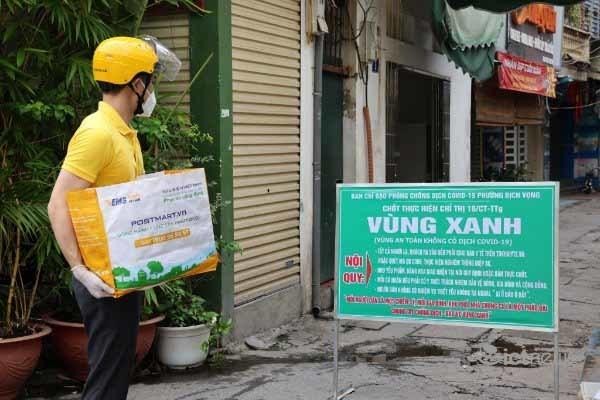 Việc tổ chức giao nhận hàng của các doanh nghiệp bưu chính tại các “vùng xanh” hơn 1 tuần vừa qua đã có những điều chỉnh để phù hợp với tình hình mới.