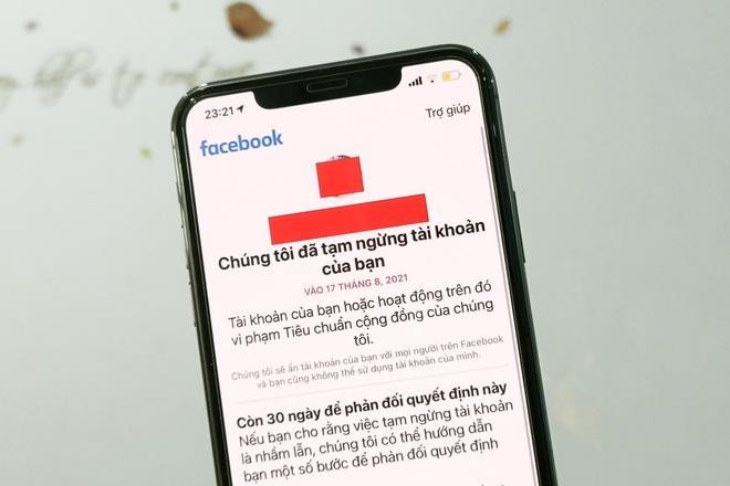 Tối 17/8, hàng loạt tài khoản của người dùng Facebook tại Việt Nam bị khóa với lý do "vi phạm tiêu chuẩn cộng đồng".