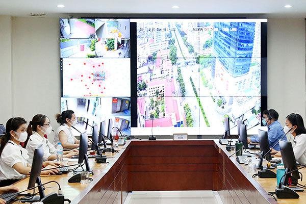Bộ phận trực, tiếp nhận và xử lý thông tin phản ánh về dịch Covid-19 của Sở TT&TT Hà Nội. Ảnh: Hanoi.gov.vn