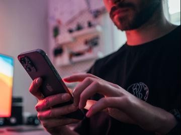 Hack không tương tác đã là nỗi sợ của nhiều người dùng iPhone. Ảnh: 9to5Mac.