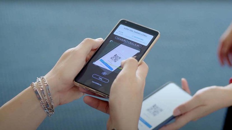 Hà Nội hiện đã có 309.301 điểm đăng ký quét mã QR, tăng 53.574 điểm so với ngày 15/9 - thời điểm thành phố bắt buộc người vào ra các cơ sở kinh doanh phải quét mã QR. (Ảnh minh họa)