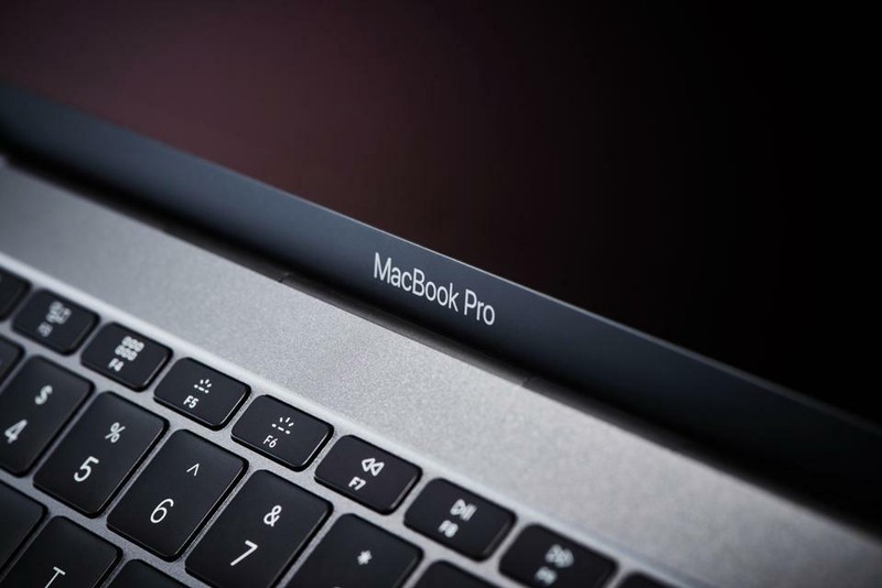 Apple MacBook Pro 13 inch 2GHz, chụp ngày 10/11/2016 Apple MacBook Pro 13 inch 2GHz, chụp ngày 10/11/2016