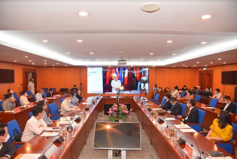 Toàn cảnh buổi làm việc tại Bộ Tài chính.