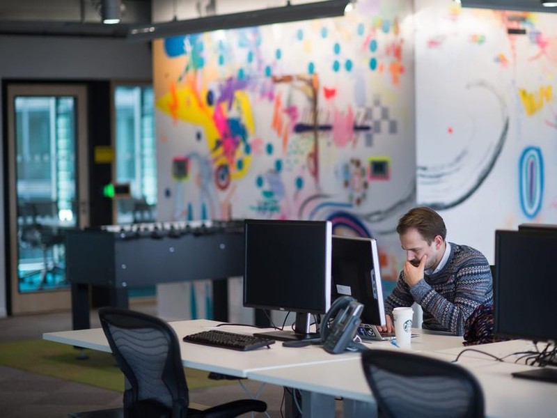 Ngay cả những nhân viên làm việc trực tiếp tại trụ sở Facebook cũng gặp khó khăn khi truy cập vào hệ thống. Ảnh: Getty Images.