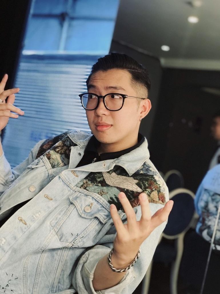 Cảm hứng hài độc thoại đến từ mọi thứ xoay quanh cuộc sống của Phương Nam (Ảnh: Hà Mi).