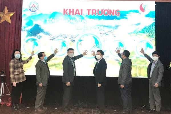 Các đại biểu thực hiện nghi thức khai trương Cổng thông tin dữ liệu đất đai tỉnh Lạng Sơn. Các đại biểu thực hiện nghi thức khai trương Cổng thông tin dữ liệu đất đai tỉnh Lạng Sơn.