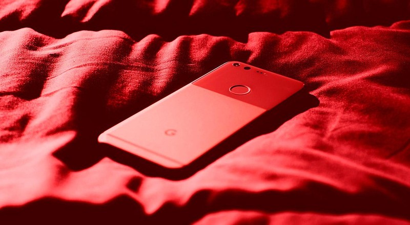 Việc sản xuất melatonin bị ảnh hưởng sẽ gây rối loạn trao đổi chất, đồng thời có thể dẫn đến các bệnh nguy hiểm như béo phì, tiểu đường và các bệnh khác Mối nguy chết người từ thói quen sạc điện thoại khi đi ngủ nhiều người đang mắc phải - Ảnh 3.