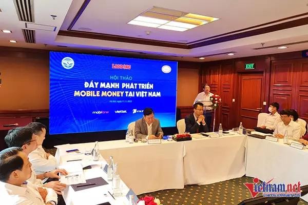 Ông Nguyễn Văn Tấn, Phó Tổng giám đốc Tổng công ty Dịch vụ Viễn thông VinaPhone chia sẻ về thực tế triển khai Mobile Money tại Việt Nam. Ảnh: Trọng Đạt Ông Nguyễn Văn Tấn, Phó Tổng giám đốc Tổng công ty Dịch vụ Viễn thông VinaPhone chia sẻ về thực tế triển khai Mobile Money tại Việt Nam. Ảnh: Trọng Đạt
