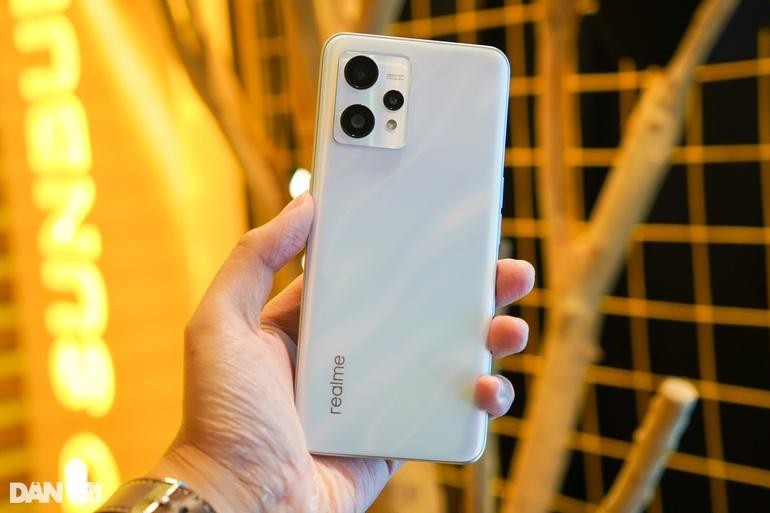 Realme 9 là smartphone đầu tiên trên thế giới được trang bị cảm biến Samsung ISOCELL HM6 độ phân giải 108 MP (Ảnh: Thế Anh).