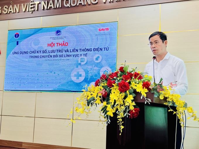 Phó Giám đốc Sở Thông tin và Truyền thông Vũ Đại Thắng phát biểu tại hội thảo.