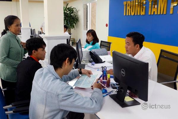 Các sở, ngành, địa phương tại Vĩnh Long sẽ tăng cường hỗ trợ, hướng dẫn người dân, doanh nghiệp nộp hồ sơ trực tuyến mức 3, 4. (Ảnh: Sở TT&amp;TT Vĩnh Long)