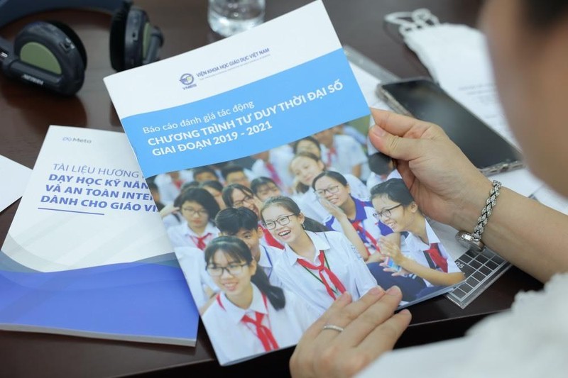 Tài liệu dạy học kỹ năng an toàn trên mạng và báo cáo tác động của chương trình Tư duy thời đại số. (Ảnh: Meta) Tài liệu dạy học kỹ năng an toàn trên mạng và báo cáo tác động của chương trình Tư duy thời đại số. (Ảnh: Meta)