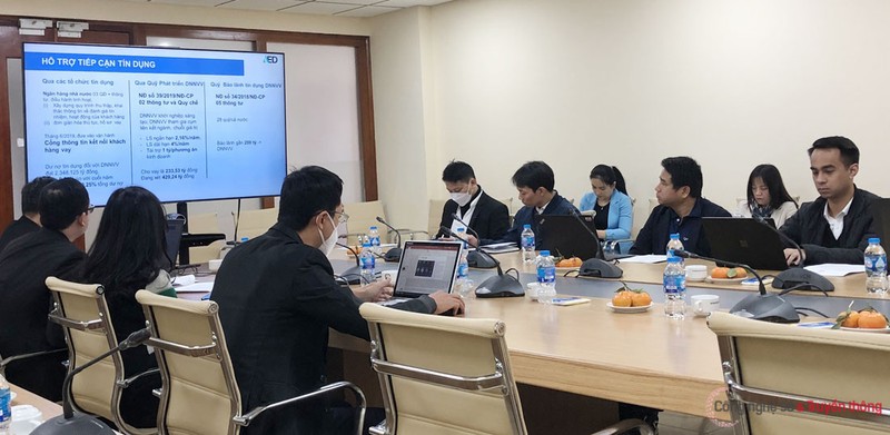 Hội thảo Phát triển kỳ lân công nghệ số Việt Nam ngày 21/12 tập trung vào 2 nội dung chính là huy động vốn và phát triển sản phẩm, thị trường. Hội thảo Phát triển kỳ lân công nghệ số Việt Nam ngày 21/12 tập trung vào 2 nội dung chính là huy động vốn và phát triển sản phẩm, thị trường.