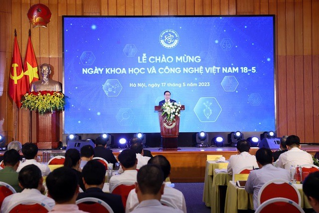 Thủ tướng nhấn mạnh trong khoa học, phải có ước mơ, hoài bão; phải có nhiệt huyết, đam mê; phải có khát vọng, niềm tin; phải có mục tiêu, lý tưởng; phải có sự nỗ lực và kiên trì; phải có lòng tự trọng và niềm tự hào dân tộc; phải có tinh thần xả thân vì khoa học, dám đối diện với thất bại để thành công - Ảnh: VGP/Nhật Bắc