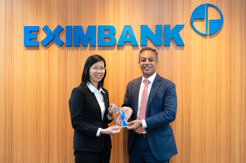 Eximbank-nhan-giai-City-bank.jpg
