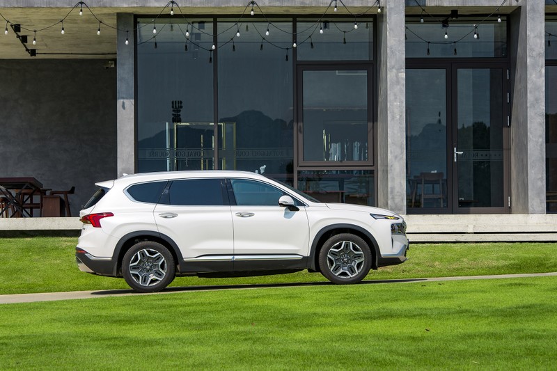 Hyundai Santa Fe Hybrid - 1.jpeg