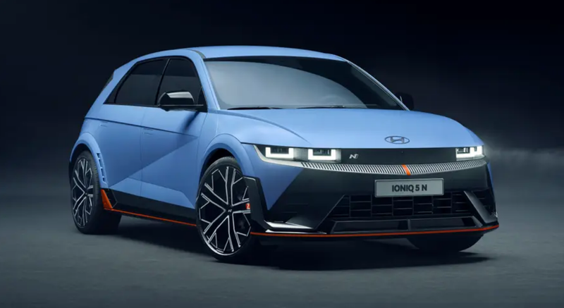 Hyundai  IONIQ 5 N đã chính thức ra mắt tại Goodwood Festival of Speed ở Anh. Đây chính là phiên bản xe thể thao chạy bằng điện đầu tiên của Hyundai N, khác hẳn với mẫu Hyundai IONIQ 5 thông thường đã ra mắt từ lâu.