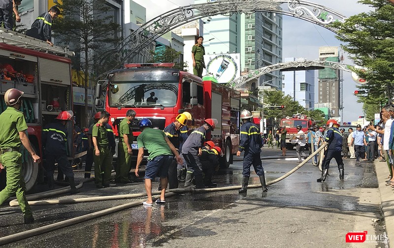 Sau những nỗ lực dập lửa, đám cháy đã được khống chế