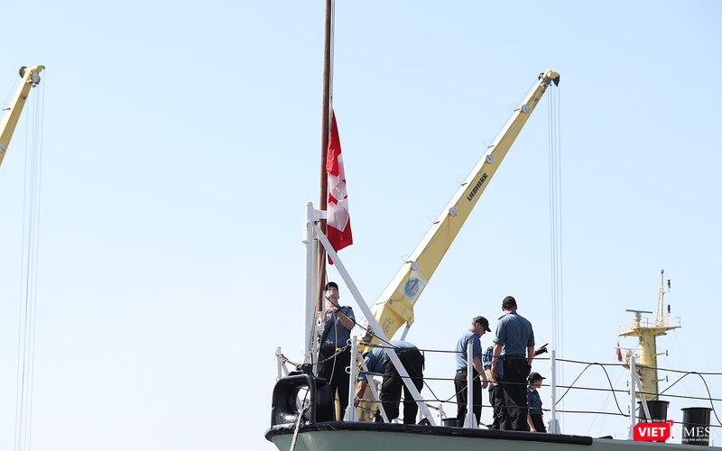 Quốc kỳ Canada được kéo lên khi nào neo đậu an toàn Quốc kỳ Canada được kéo lên khi nào neo đậu an toàn