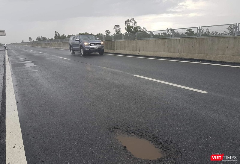 Cao tốc Đà Nẵng-Quảng Ngãi mới khánh thành đã hỏng, trách nhiệm thuộc về ai?