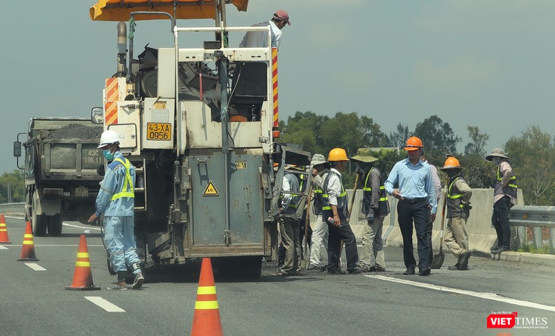 Công tác sửa chữa được giám sát bởi các chuyên gia