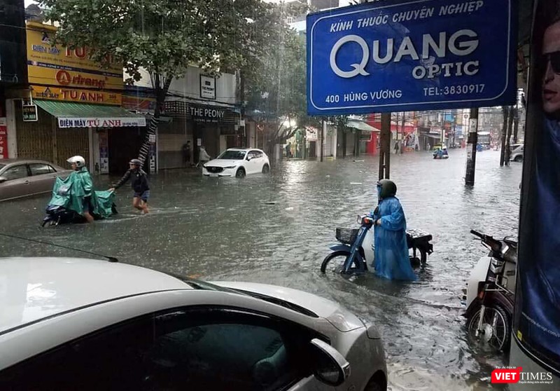 Một góc đường Hùng Vương thất thủ. (Ảnh: CTV) Một góc đường Hùng Vương thất thủ. (Ảnh: CTV)