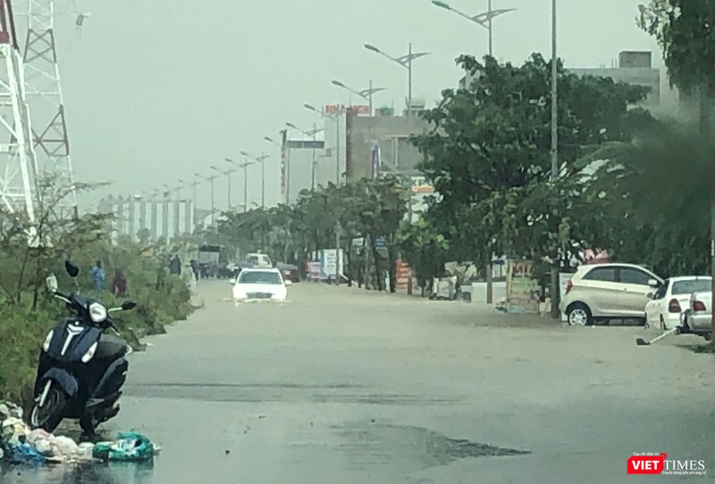 Tình trạng ở Đường mới Khu đô thị cẩm lệ cũng không khá hơn. Tình trạng ở Đường mới Khu đô thị cẩm lệ cũng không khá hơn.