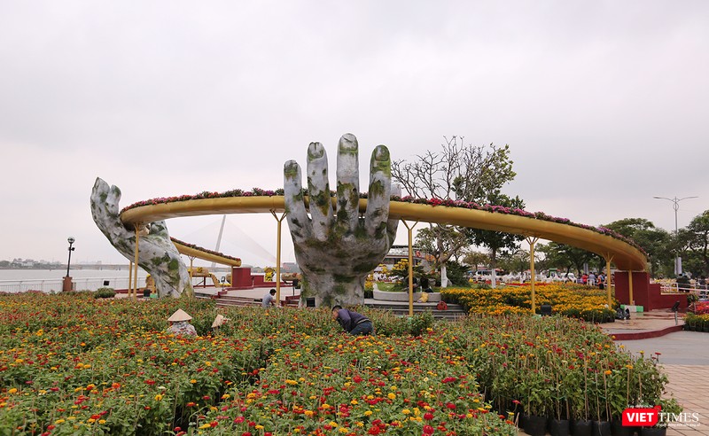 Mô hình cây Cầu Vàng là điểm nhấn