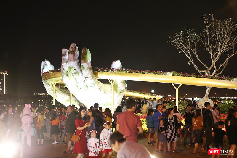 Cầu vàng "xuống phố"